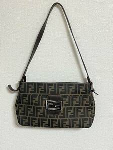 □ FENDI フェンディ ショルダーバッグ 267646