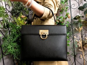 ●超美品●Salvatore Ferragamo フェラガモ●ガンチーニ●サフィアーノ レザー 本革●ハンド バッグ●黒●ゴールド金具●B5 収納●Js54603