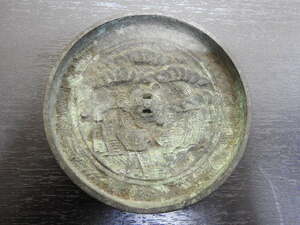 円型銅鏡　松鶴亀　Y630