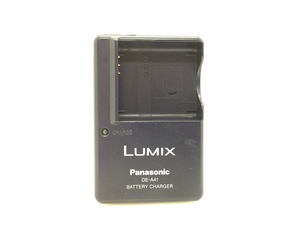 パナソニック　LUMIX　バッテリーチャージャー　DE-A41A　中古品M-3087