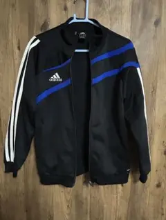 adidasのジャージ