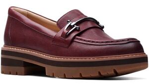 送料無料 Clarks 24.5cm ホース ビット ローファー 軽量 バーガンディ チャンキー フラット レザー オフィス スニーカー パンプス at47