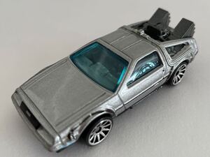 ホットホイール バックトゥワザフューチャー DMC デロリアン タイムマシーン レア？ 希少？ ミニカー 中古 トミカサイズ hot wheels D21