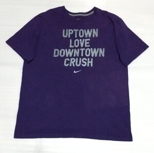 ☆NIKE TEE半袖Tシャツ XLサイズ スポーツREGULAR FITウェアUPTOWN LOVE DOWNTOWN CRUSHファッションCOTTONティー ナイキ BETTER WORLD.COM