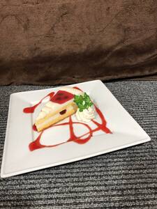 ★食品サンプル★チーズケーキ★ベリーソース★角皿★デザート★カフェ★喫茶店★レストラン★簡易清掃★中古品★ディスプレイ★