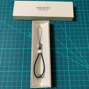 【未使用・新品】MIKIMOTO 真珠のミキモト　ストラップ　小ぶりなパールとリーフ型のチャーム付き　