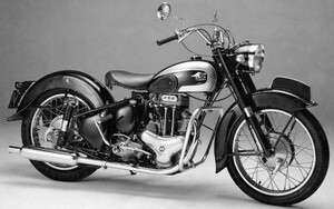 メグロ ジュニア S3 1950年 日本初の250CC モノクロ 絵画風 壁紙ポスター ワイド版603×376mm （はがせるシール式） 007W2