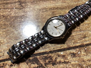 良品 ヴィンテージ SEIKO セイコー EXCELINE エクセリーヌ 2J31 アイボリー×シルバー×ゴールド 純正SSブレス クオーツ レディース 腕時計