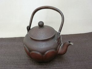 人気の茶器！【急須　銅製　お手頃な大きさ　打ち出し紋様・E2・】◆いぶし銀 　茶筒　茶入　茶碗　朱泥　茶道具　中国湯飲み※円安！買得