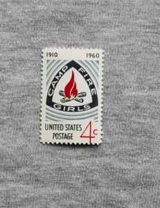 USA254　アメリカ　1960年　義勇少女団50年（キャンプ・ファイア・ガールズ）　4セント　単片切手1枚