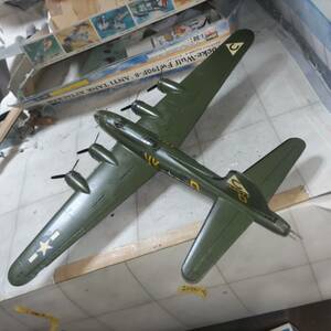  1/72 アメリカ陸軍　B-17完成品ジャンク扱い