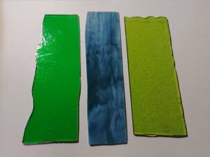  「ステンドグラス材料　興和商事　透明緑・青斑　3枚組」端材整理品
