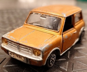 ディンキー　ミニ　クラブマン　ダイヤカットレンズ（DINKY TOYS MINI CLUBMAN ）イングランド製 箱なし