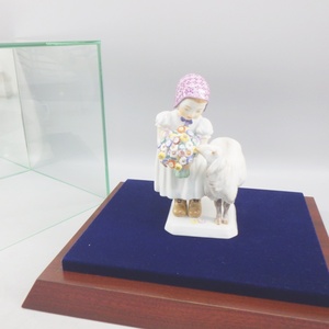 1円〜 Meissen マイセン 73512 花束を持つ少女と羊 フィギュリン ガラスケース付き フィギュリン 22-3158354【O商品】