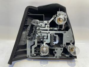 BMW E46 3シリーズ　右テールランプ　バルブ　純正新品 63218364926 （管理番号B1）