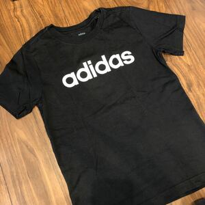 【adidas アディダス】黒　ロゴ半袖Tシャツ 150