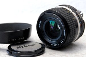 Nikon ニコン 純正 NIKKOR 35mm 単焦点高級ワイドレンズ 1:2.8 (Ai) 希少な作動品