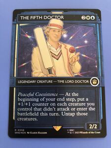 【AG-MTG】【Foil】(556)■ショーケース■《５代目ドクター/The Fifth Doctor》[WHO-BF] 金　英語版　1枚　マジックザギャザリング