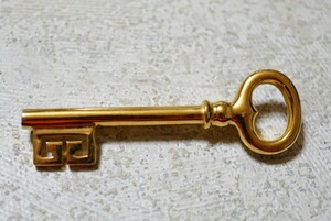 1066 GIVENCHY/ジバンシィ カギ 鍵 ブローチ ヴィンテージ ブランド アクセサリー アンティーク ゴールドカラー 装飾品