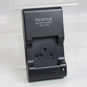 121906 【美品 フジ】 FUJIFILM デジカメバッテリーチャージャー BC-45B for NP-45・NP-45A・NP-45B・NP-45S