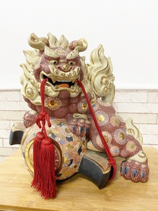 【豆緑】九谷焼 八幡窯 兜 獅子 置物 高さ約45cm 金彩 色絵 狛犬 魔除け/大型