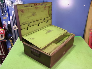 ■■【即決】ビンテージ トラベル ジュエリー ボックス （スチール製） Metal Jewelry Box Vintage S.TAJBHAI & SONS (Rajkot Gun Brand)