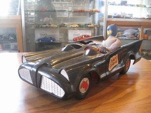 ヴィンテージ☆香港製★1974年NATIONAL PERIODICAL PUBLICATIONS,INC BATMOBILE バットモービル フィギュア乗車★大きなバットモービル