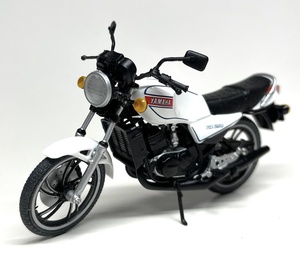 エフトイズ 1/24 ロードバイクコレクション YAMAHA RZ250 ニューパールホワイト F-toys ヴィンテージバイクキット