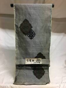 新品 小紋 51 紬着物 グレー系 絣花菱文様 民芸手織 雪華紬 絹 未仕立 未使用 反物 名古屋帯 染め帯 アロハシャツ 舞台衣装 着物 リメイク