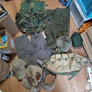 おまとめセット　弾帯、軍服、水筒、他グッズ　ミリタリー　サバゲー　迷彩柄　コレクター　0919-クロ前-EI2