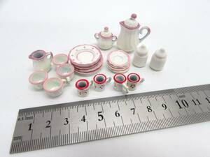 現状品 ミニチュア 食器 ティーセット カップ ソーサー4客 ティーポット 陶器製 ドールハウス 白×ピンク 白×赤