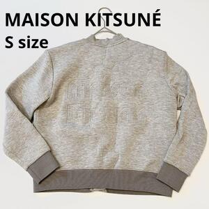 希少MAISON KITSUN　メゾンキツネ　ボンディング加工　MA1　リブブルゾン ジャケット グレー 刻印ボタン 52,Rue de Richeliev PARIS