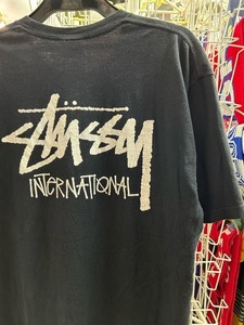 【使用感強め】STUSSY ステューシー インターナショナル ロゴ Tシャツ 両面プリント 半袖 黒 L　