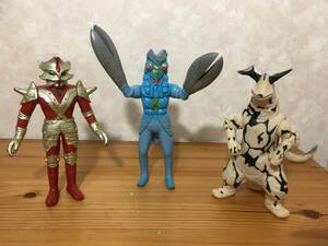 当時物 バンダイ ウルトラ怪獣 1983年 バルタン星人 1989 エースキラー 2000年 エレキング 3点セット BANDAI ウルトラマン 1016-01