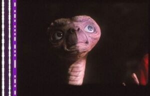 Ｅ.Ｔ. 35mm映画フィルム ヘンリートーマス ドリューバリモア スティーヴンスピルバーグ監督 ●連続５コマ E.T. THE EXTRA-TERRESTRIAL