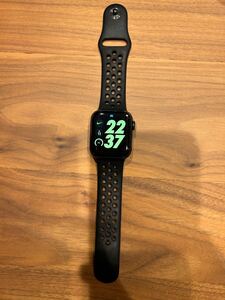 Apple Watch SE (GPSモデル) 40mmミッドナイトアルミニウムケースとブラック/ブラック Nikeスポーツバンド モデル番号:MNL83JA 