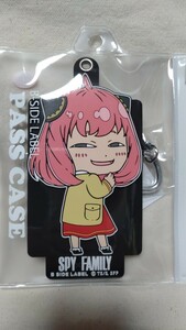 ■新品■SPY×FAMILY　アーニャ・フォージャー「よゆうのえみ」/パスケース　未使用品　ラバー製　B-side LABELビーサイドレーベル