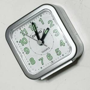 中古実用品　CASIO カシオ 置時計 クオーツ時計 シルバーメタリック TQ-141-8JF とおまけキッチンタイマー