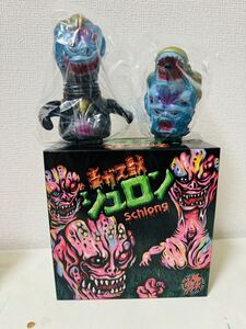 izumonster 毒ガス怪獣シュロン ブラック　ソフビ フィギュア ZOLLMEN realhead イズモンスター　punkdrubkers mvh リアルヘッド