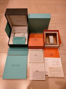 美品 エルメス HERMES 純正 箱 ケース ボックス 時計 ギャランティー、冊子 ティファニー時計箱付き（経年劣化あり）