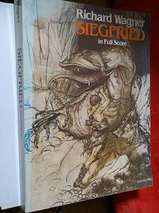 楽劇楽譜（洋書）　ワーグナー　ジークフリート（SIEGFRIED）（ニュルンベルグの指輪第2夜）　Dover Publications,Inc.,NY　H166