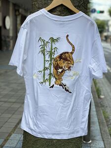 SALE価格 【L】 横須賀名物 スカジャン Ｔシャツ 刺しゅう スカT 虎 トラ TIGER 白 ホワイト 和柄 ジャパン 胸ポケット付き 正規品 SUKAT