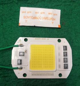 ＬＥＤ AC100Vで点灯５０Ｗ電球色ＬＥＤチップ光束2000ルーメン放熱グリス配線付き送料全国一律ゆうメール１８０円