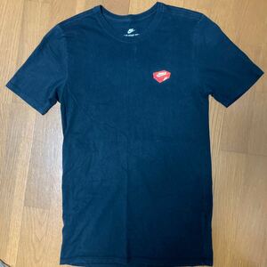 ☆送料無料☆used☆中古品☆NIKE ナイキ☆Tシャツ 半袖カットソー☆Sサイズ☆ボックスロゴ☆ワンポイント☆メンズ トップ