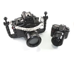 【中古】SEA&SEA　シーアンドシー　MDX-D7100+Nikon D7100+105mmマクロ+ビューファインダー　セット