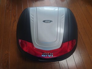 GIVI(ジビ) バイク用 リアボックス モノロック 34L VISIONシリーズ E340N レッドレンズ 66788