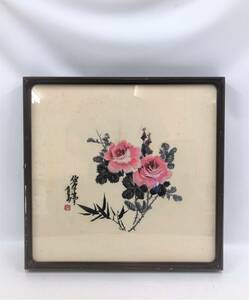 ●X126●伯尋？【富貴牡丹図】刺繍 花鳥画 青島 中国美術 額装 在銘 落款 サイズ：約46.2㎝ x 45㎝