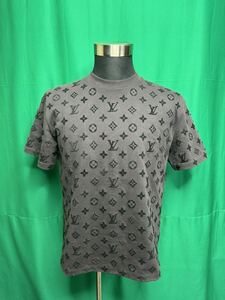 LOUIS VUITTON ルイ・ヴィトン　本物Tシャツ　半袖Tシャツ カットソー　中古　ダークグレー　黒　モノグラム柄　クリーニング済み渡し