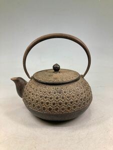 南部鉄瓶 岩鋳造 亀甲霰文鉄瓶 南部鉄器 鉄瓶 茶道具 急須 茶器 鉄器 岩鋳 金属工芸 古美術品