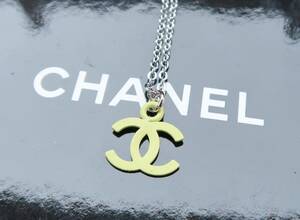 CHANEL シャネル　COCOマーク　リバーシブル　チャーム　ボタン　ネックレス　ココマーク　正規品　パステルグリーン